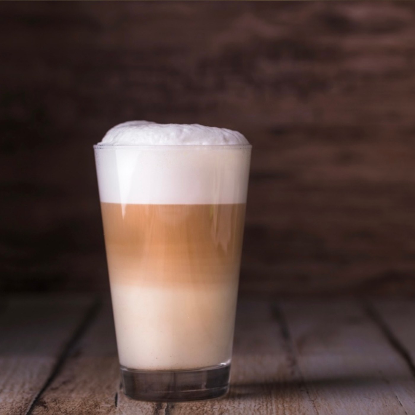 Latte Macchiato im Glas Latte Macchiato hergestellt aus espresso bohnen
